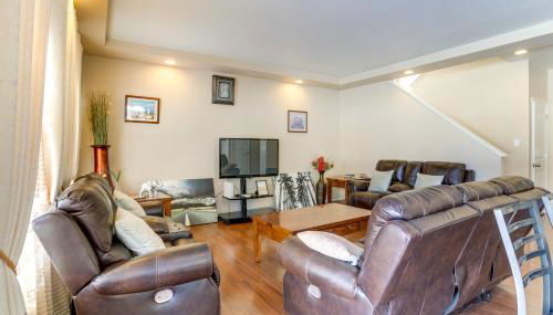 6 Mi to DIA Spacious Home with Backyard in Denver! - Foto 4