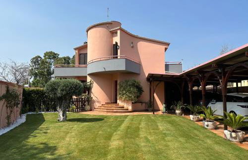 Villa con piscina e giardino a due passi dal mare. - Foto 5