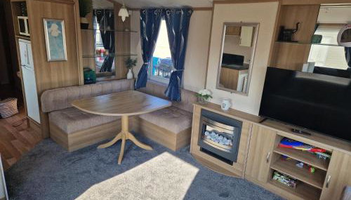 Spacious 6 Berth Caravan with Decking - Foto 4