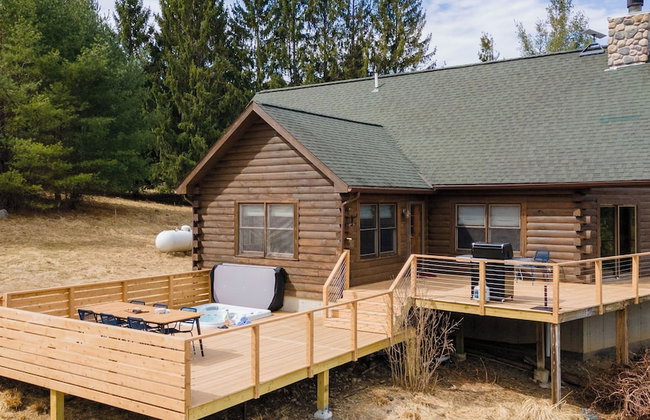Secluded w/ Deck Views, Hot Tub, & Ping Pong Hudson in the Berks by Avantstay - Foto 119