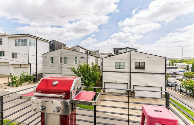 Chic Townhome for 10 W/rooftop - Foto 26