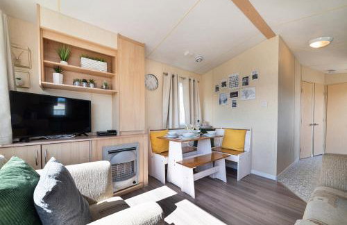 Dog Friendly Lovely Caravan 4 Berth Towyn North Wales Read full host details before booking Mon in to Fri out Fri in to Mon out Mon to Mon Fri to Fri ONLY - Foto 10