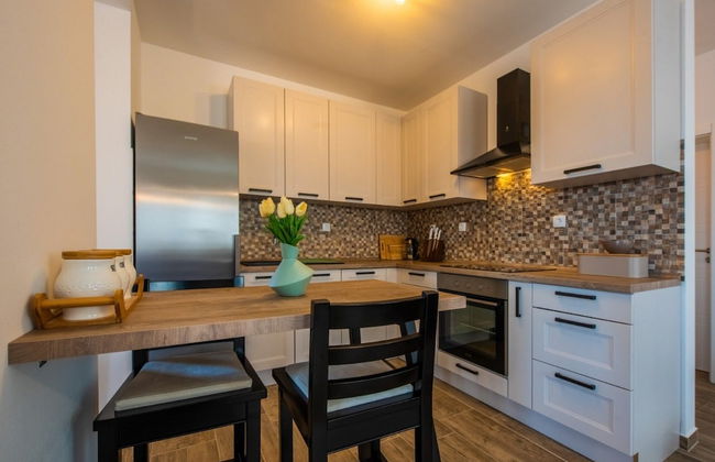 Charming and Tranquil Kastel Gomilica Apartment With Balcony and Patio - Foto 15