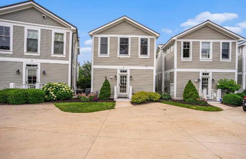 Lake front condo with pool access walking distance to downtown Saugatuck - Foto 7