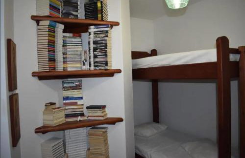 wood and stone in the path of lava - Foto 29