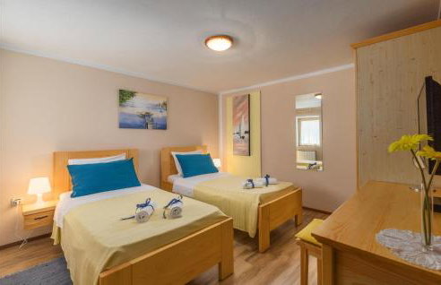 3 Bedroom Nice Home In Plovanija - Foto 38