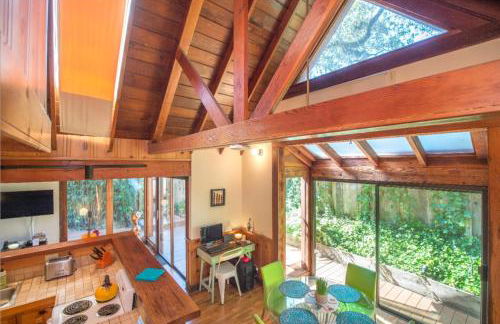 Tree Fort! Redwoods! Hot Tub!! Fire Table!! Google Smart Home!! Fast WiFi!! Dog Friendly! - Foto 16