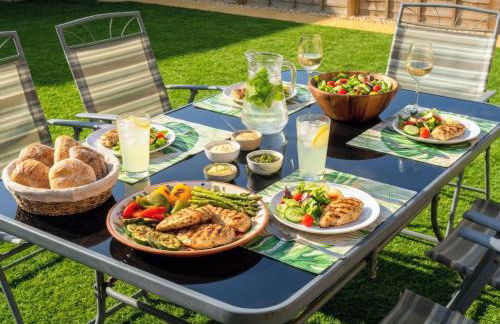 Stylish Innsworth home with garden & parking - Photo 3