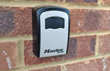 Comfy House Parking Long Stay - Photo 20