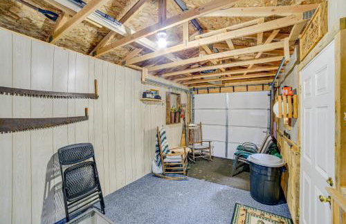 Ice Fish and Snowmobile Riverfront Manistique Cabin - Foto 21