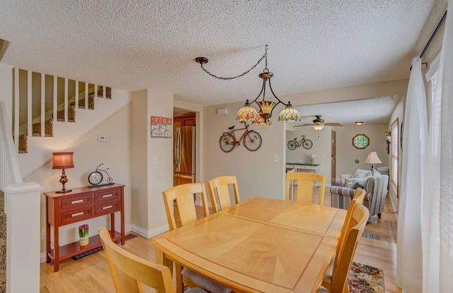 3 Bedroom Downtown with Firepit - Photo 16