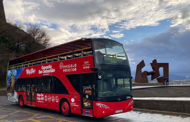 San Sebastián Hop-on-Hop-off-Stadtrundfahrt - Foto 1
