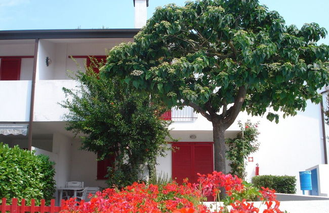 Villa in Front of the Pedestrian Area With Pool - Foto 24