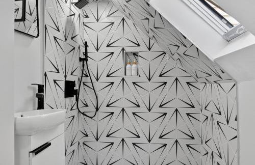 LUX Retreat Home with Yard - Foto 78