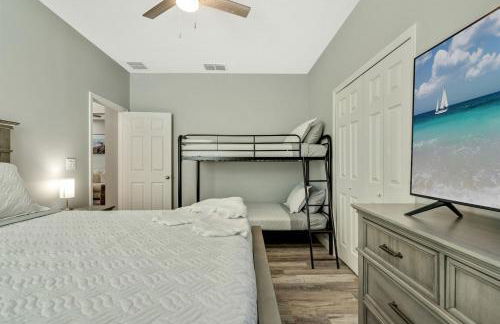 Chic Retreat-Stunning Design Cozy Fire Pit Escape! - Foto 23