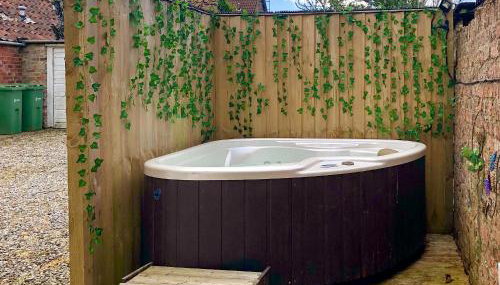 Estate Cottage - Photo 2