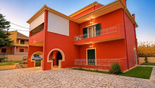 Antonios' Yard - Photo 2
