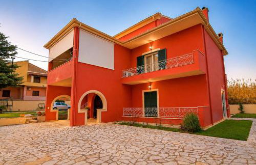 Antonios' Yard - Photo 2