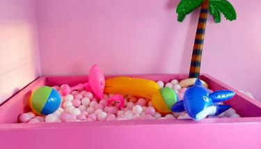 #1 Most Viral Pink House w Ball Pit - Foto 2