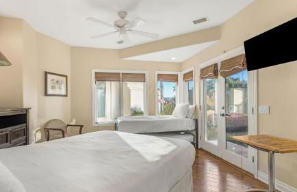 Private Estate w Pool Hot Tub Fire Pit Near Encinitas The Ranch by AvantStay - Foto 35