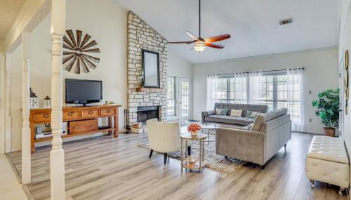 Hill Country Escape Family Home with Outdoor Oasis - Foto 4