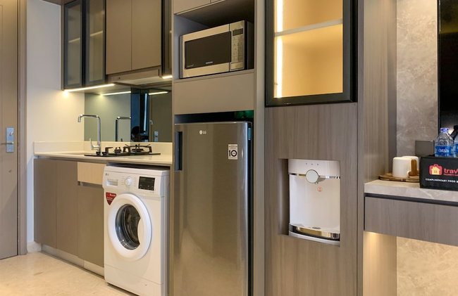 Warm And Modern Look Studio Room At Gold Coast Apartment - Foto 7