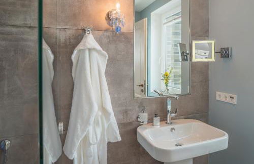 Villa Lotsenhäuser Rügen - Luxus Ferienhaus - 3 Schlafzimmer - Sauna - Dachterrasse mit Boddenblick - Foto 14