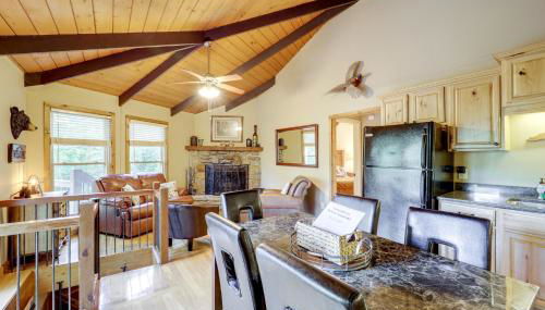 2 Mi to Skiing! Wooded Beech Mtn Retreat with Decks - Foto 3