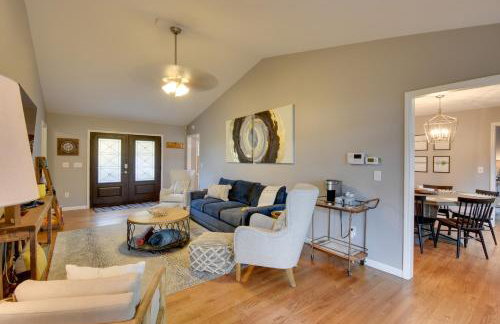 Lakefront Westminster Retreat with Boat Dock! - Foto 5