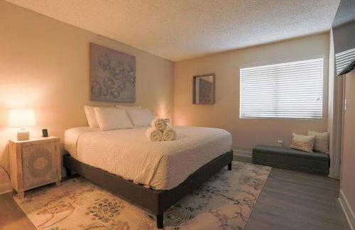 Shabby Chic Oceanside King & 2 Queen bed Pool GYM - Photo 6