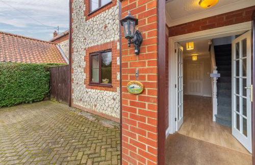 Saltmarshes - Photo 6