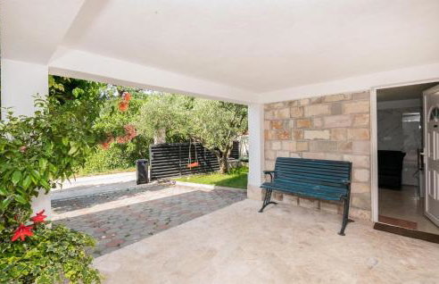 2 Bedroom Stunning Home In Desne - Foto 17