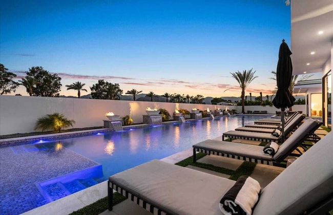 Sleeps 20 7-bedroom Villa w/ Pool, Putting Green & Hot Tub Bravo Villa #11 by Avantstay - Foto 13