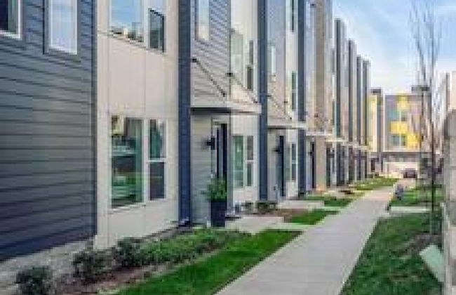 NEW Pink Howdy Oasis 13 Beds Rooftop View Parking - Foto 42