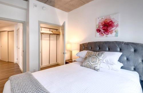 Modern Apt with Gym & Terrace - Photo 6