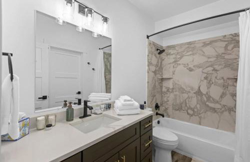 Stunning Waterfront Condo Breathtaking Views 202 - Foto 13