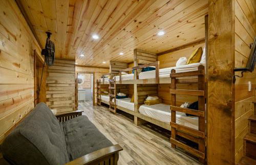 The Nomi Lodge - Sleeps 28 - Gorgeous Rustic Cabin, Centrally Located, Tons of Amenities - Photo 47