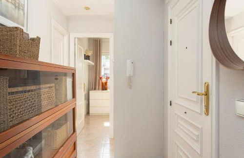 SeaBreezeHeaven - Sea View Apartment, Pool & Spacious Terrace with BBQ - 50m from Sant Pol Beach - Foto 43