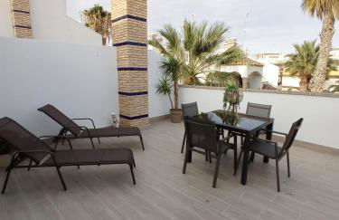 TOWNHOUSE 1 minute walk to Villamartin plaza - Foto 11