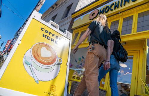 Stay Portland - Modern Portland Studio - Food Carts & Local Shops - Photo 14