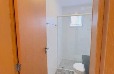 Apê 212 - Piscina, Churrasqueira, 2 Quartos a 600m da Orla Central - Foto 17