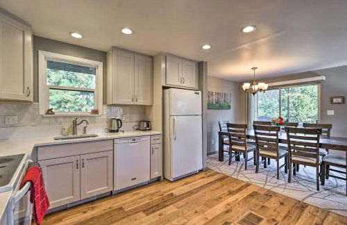 Luxe Updated Home with Grill and Hot Tub 4 Mi to RMNP - Foto 9