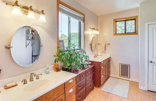 Hot Tub and Game Room! 30-Acre Vernon Retreat - Foto 18