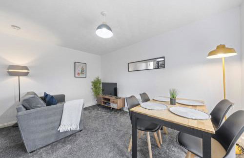 Serviced Apartment in Lanarkshire Close to M8 M74 with Free Parking - Long Stays Available - Foto 9