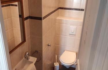 Pretty and quiet top floor 2 bedroom flat in the port area of Nice - Photo 21