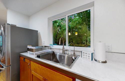 The Magnolia Meadow Retreat - Photo 8