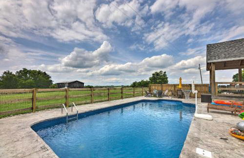 Chic Williamstown Retreat with Pool and Hot Tub! - Foto 30