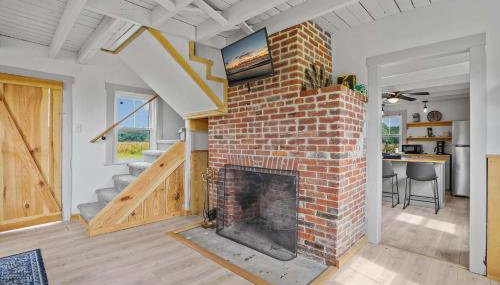 Charming 2BR with Fire Pit on Farm - 10 Min to Wharf - Foto 4, stove, minibar