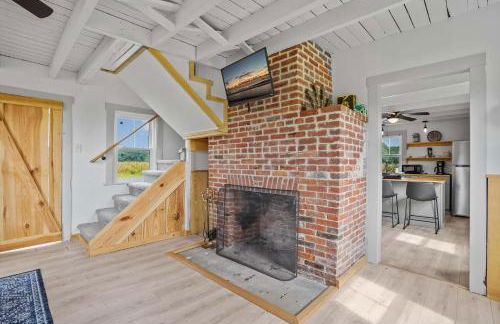 Charming 2BR with Fire Pit on Farm - 10 Min to Wharf - Foto 4