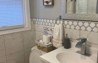 Modern Home near Lake w HotTub, Game Room, Fireplace - Foto 48